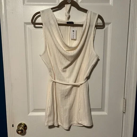 NWT Sleeveless cream blouse - Picture 2 of 5